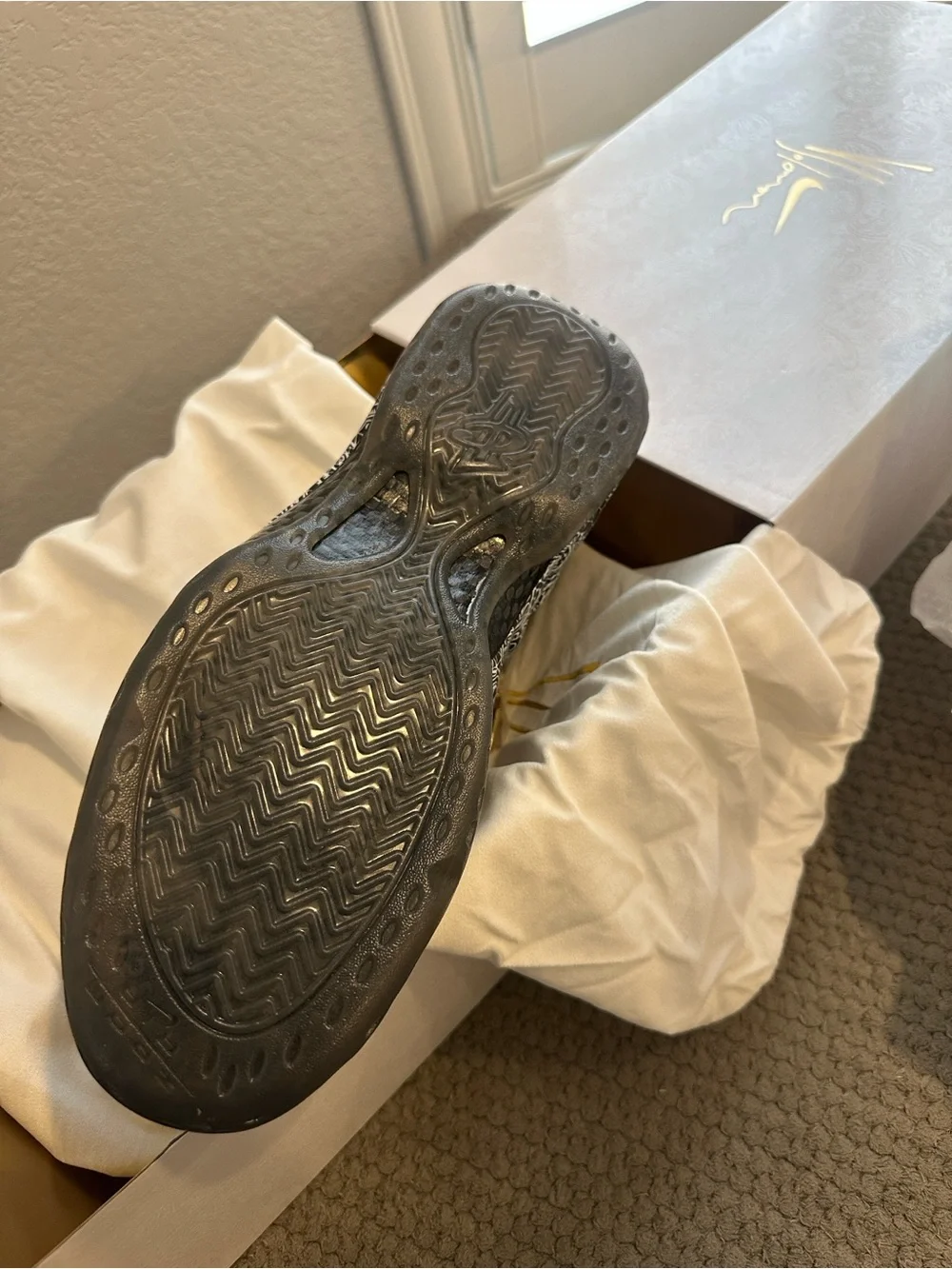 Nike Foamposite Victor Solomon Black, Gold & White Sneaker